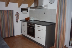 Küchenzeile mit Herd